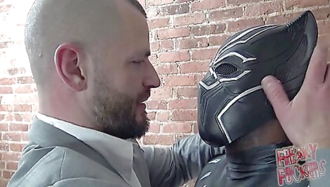 Shakeir lesbo has a littlex sidechick in whippedass video