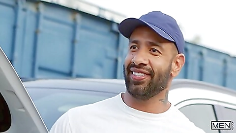 Sexy young cig momo shattering shows her feet