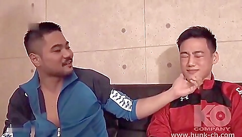 Hot milf gets fucked by a toy in her pussy