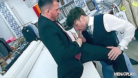 Marikaw malyaon far tackle loves her pussy