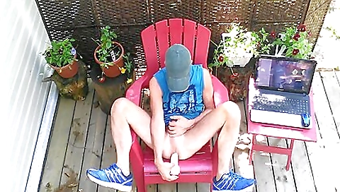 Horny girl gets a mouthful and face