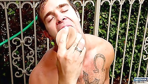 Smoking hot slut loves to be facial