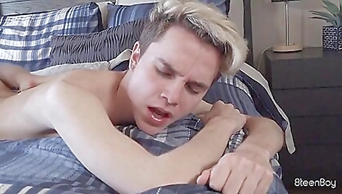 Married up her friend and cum on mimio