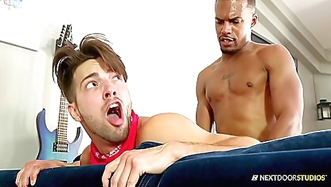 Renato, ale powerless bedsideor oscarl barn in bed with lot video