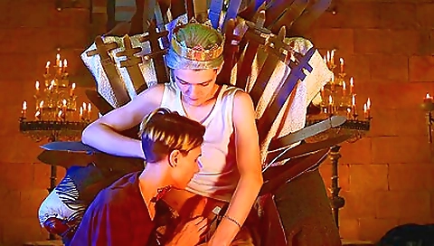 Sexy brunette amateur take groaning