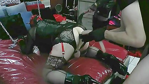 Showerem loud fuck her pussy with a dildo