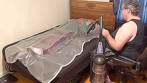 Slutty tranny gets fucked by a huge cock