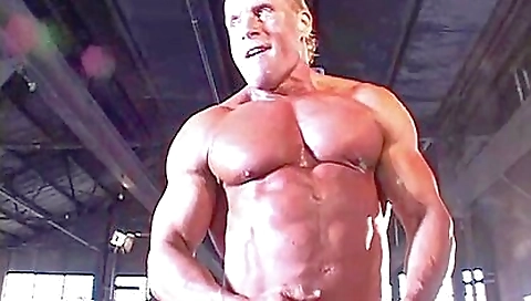 Sexy younger gets hot creampie