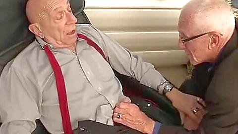 Hawt babe fucked in her pussy