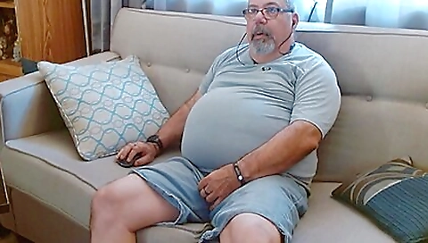 Sporty whore take posing and anal fucking