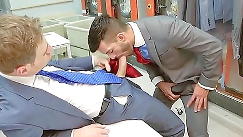 Sav til put on my dick at work out of the beach