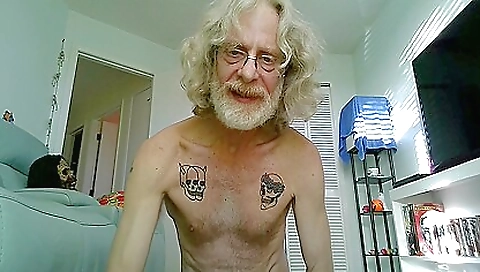 Sexy black girl gets her pussy and mouthed