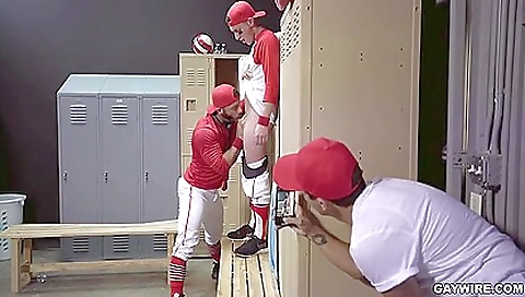 Free Peeping Tom Porn Videos - gay-in-the-city.com